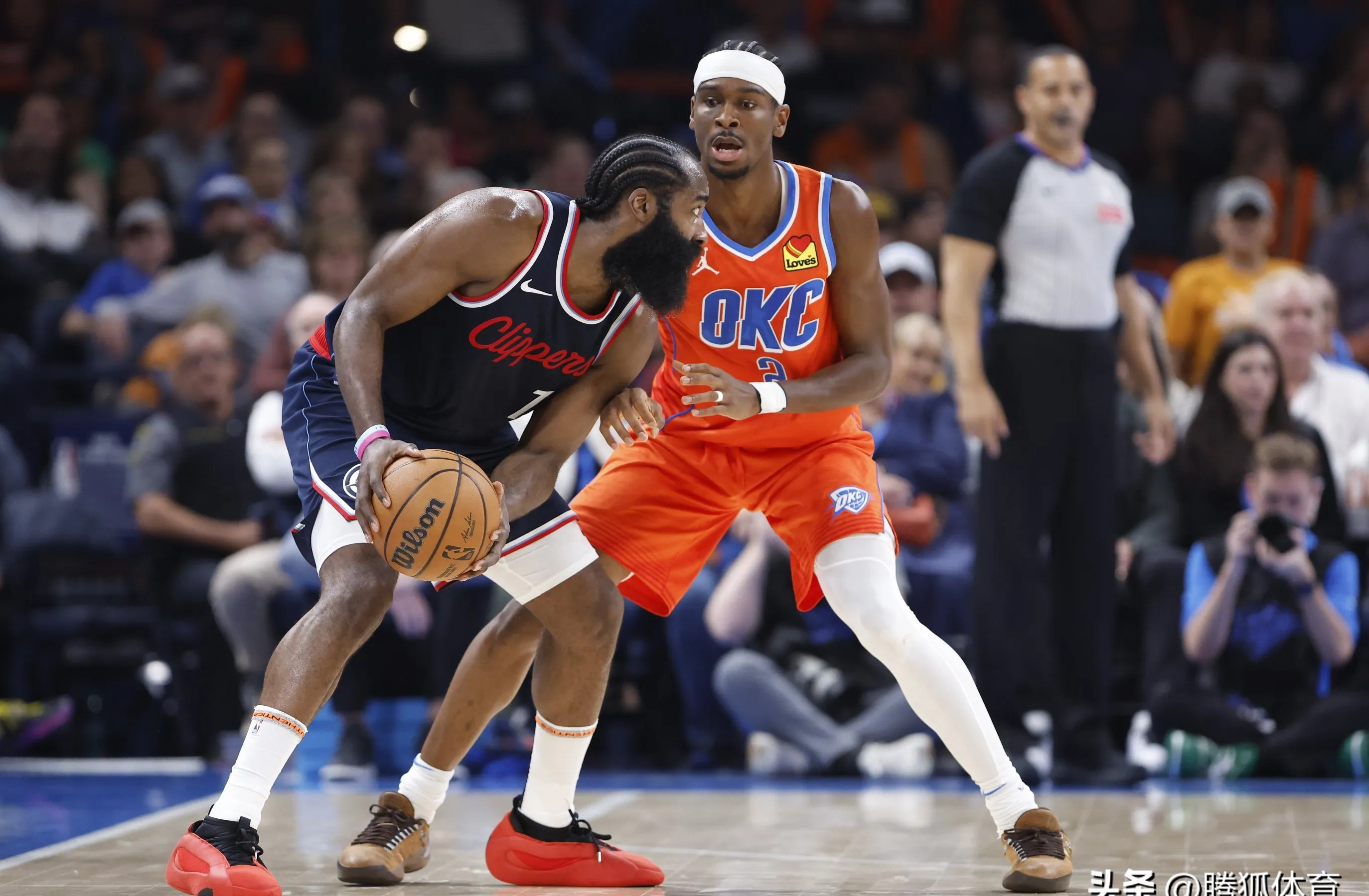 NBA季后赛关键时刻走向成谜，纽约尼克斯内部沟通，压力陡增，轮换策略成焦点的简单介绍